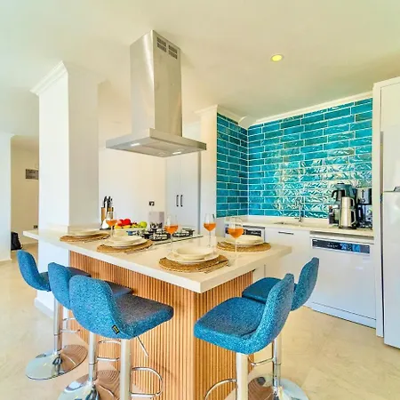 With A Pool And Sea View In Kalkan 2 شقة كاس
