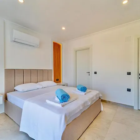 With A Pool And Sea View In Kalkan 2 شقة *